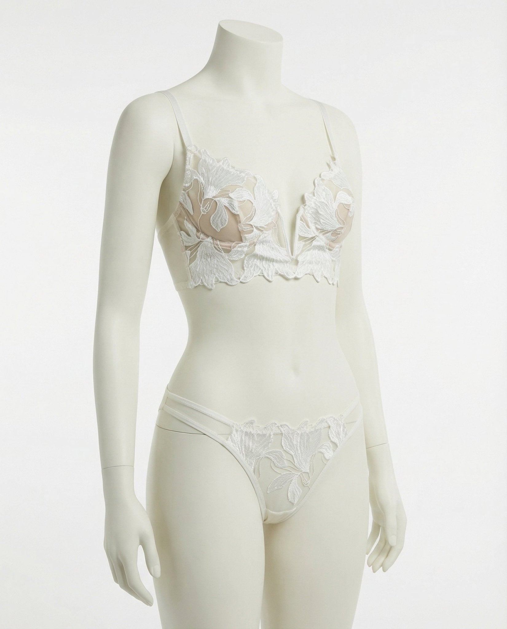 White Lace Bra And G-String Set - Marelia